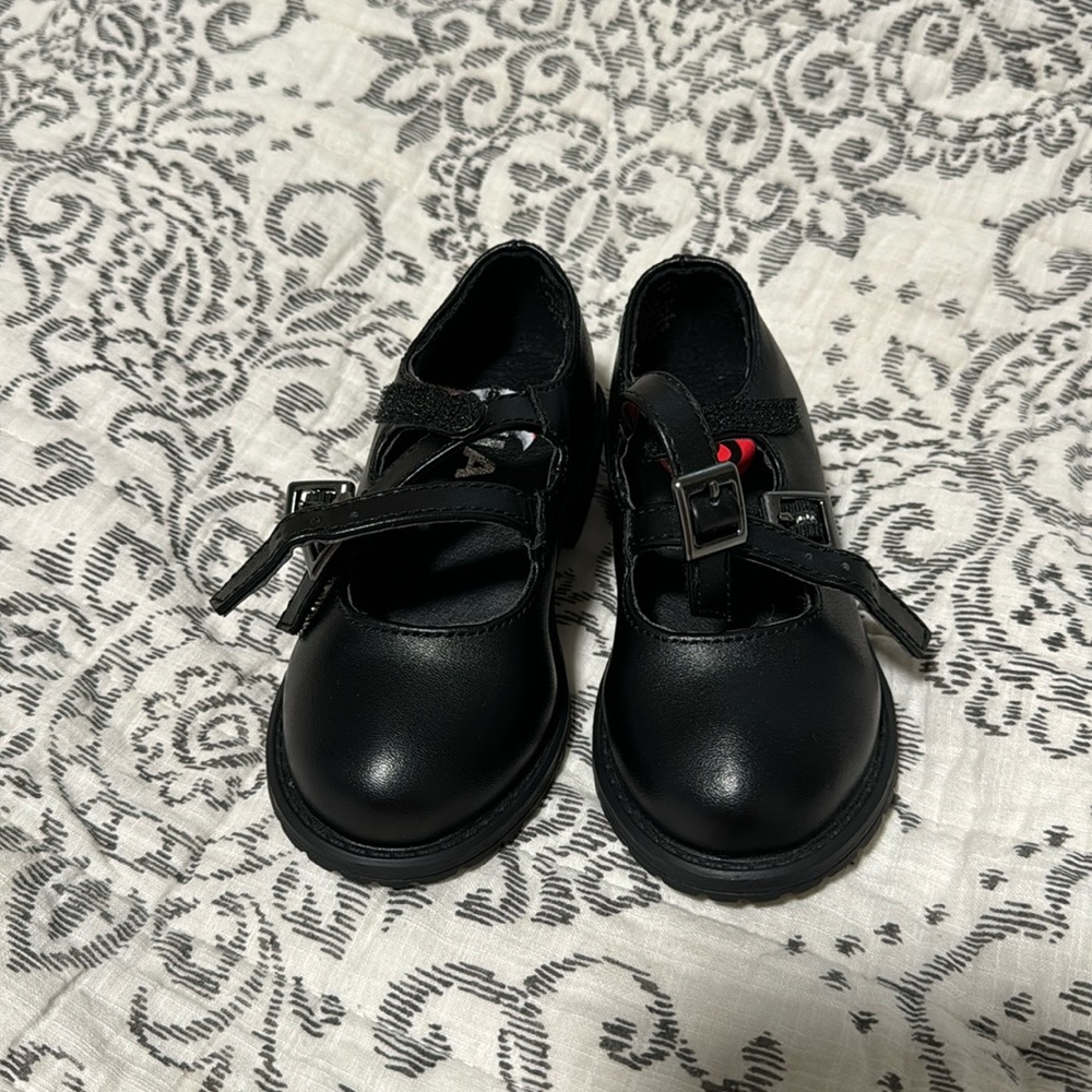 Mia kids shoes size 6